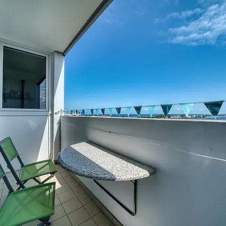 - Haus H, App 0h1002 *